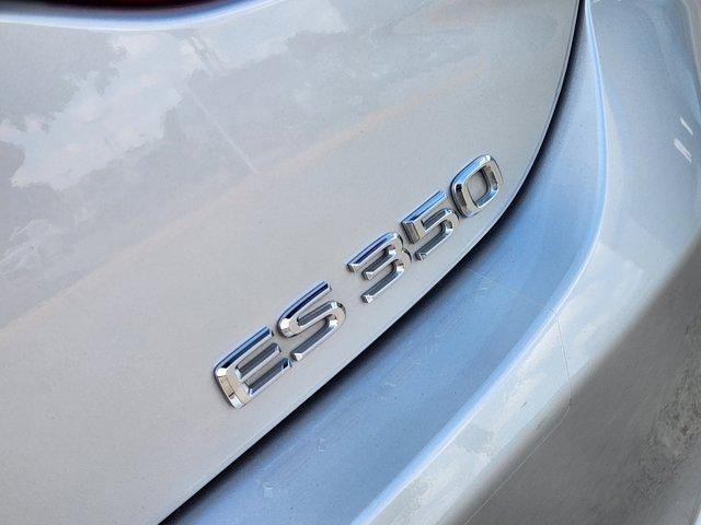 Photo of 2019 Silver Lining Metallic Lexus ES 350