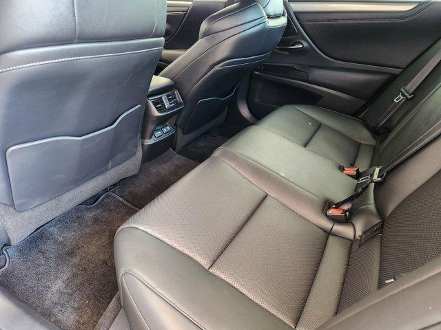 Photo of 2019 Silver Lining Metallic Lexus ES 350