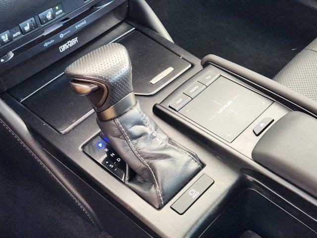 Photo of 2019 Silver Lining Metallic Lexus ES 350