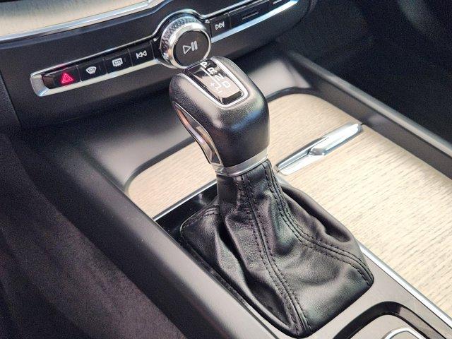 Photo of 2021 White Volvo XC60