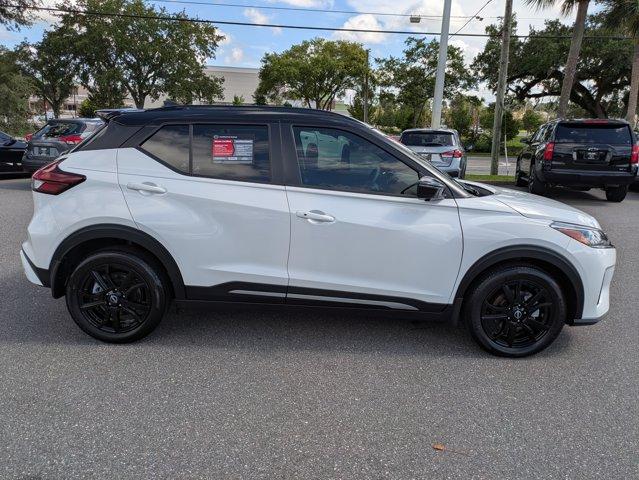 Photo of 2024 Aspen White / Super Black Nissan Kicks