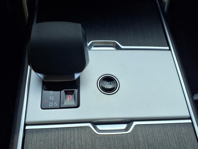 Photo of 2025 Fuji White Land Rover Range Rover