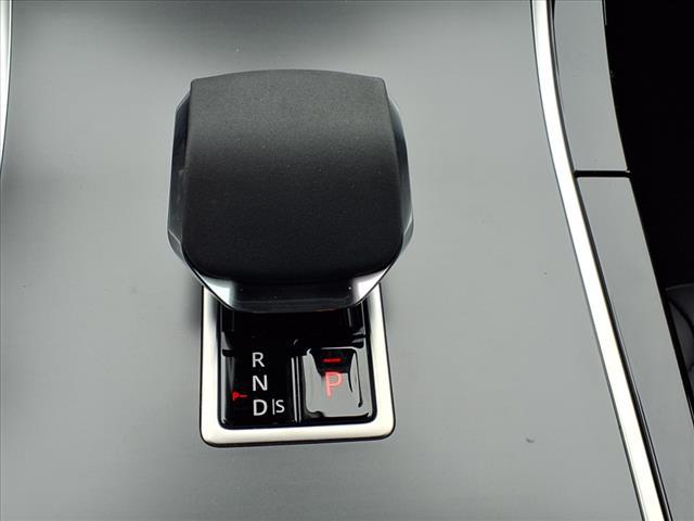 Photo of 2026 Corinthian Bron Land Rover Range Rover Evoque