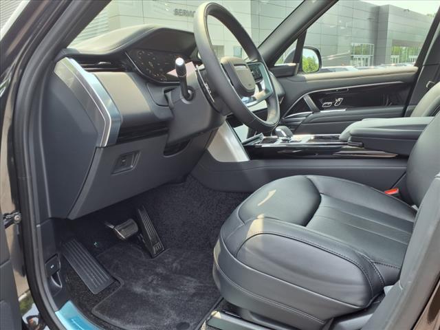 Photo of 2025 Santorini Black Land Rover Range Rover