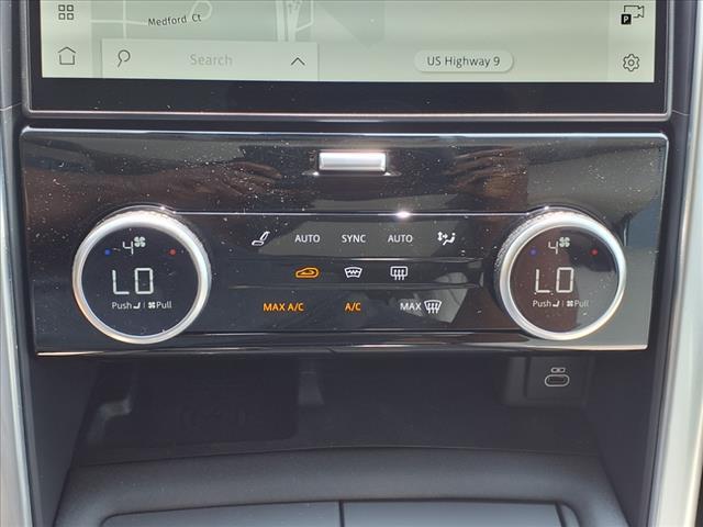 Photo of 2025 Fuji White Land Rover Discovery