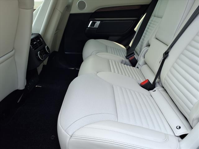 Photo of 2025 Fuji White Land Rover Discovery
