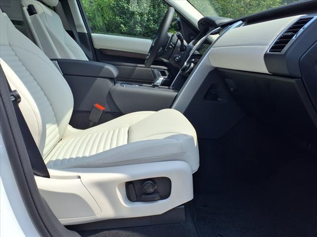 Photo of 2025 Fuji White Land Rover Discovery