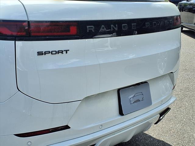Photo of 2025 Fuji White 1aa Land Rover Range Rover Sport