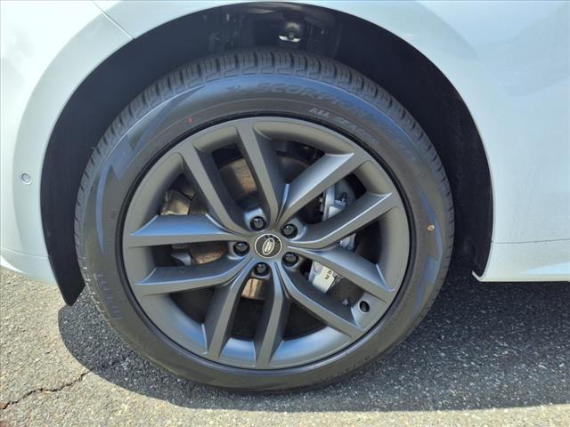 Photo of 2025 Fuji White 1aa Land Rover Range Rover Sport