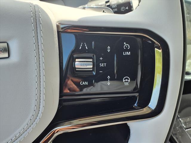 Photo of 2025 Fuji White 1aa Land Rover Range Rover Sport