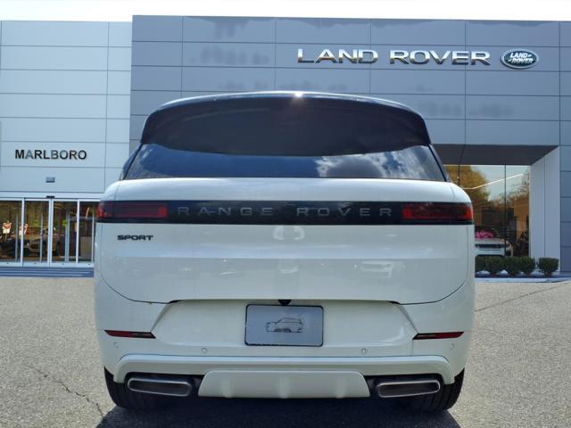 Photo of 2025 Fuji White 1aa Land Rover Range Rover Sport