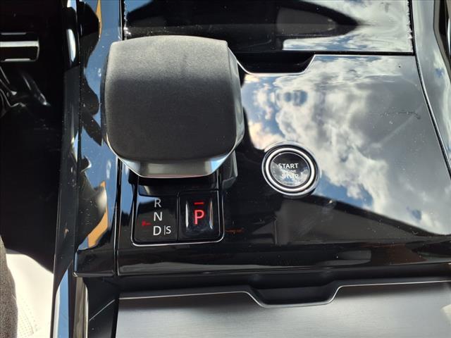 Photo of 2025 Fuji White 1aa Land Rover Range Rover Sport