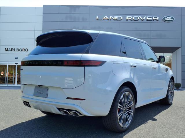 Photo of 2025 Fuji White 1aa Land Rover Range Rover Sport