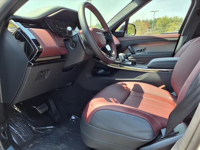 Photo of 2025 Fuji White 1aa Land Rover Range Rover Sport