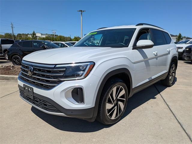 Photo of 2024 Pure White Volkswagen Atlas
