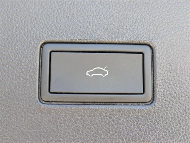 Photo of 2024 Pure White Volkswagen Atlas