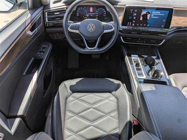 Photo of 2024 Pure White Volkswagen Atlas