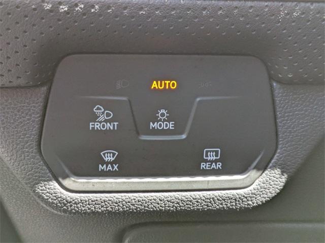 Photo of 2024 Pure White Volkswagen Atlas