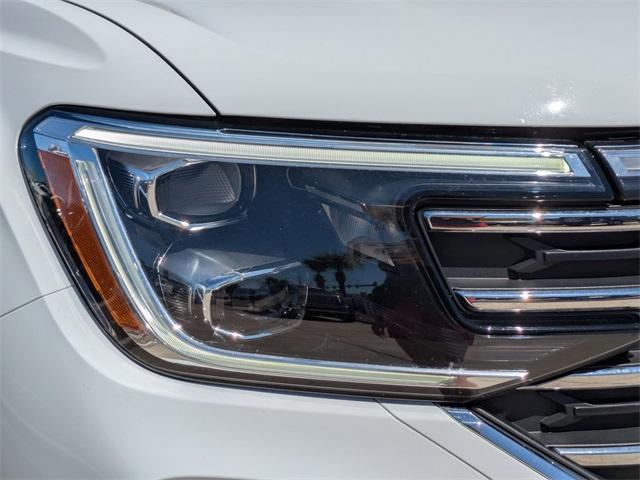 Photo of 2024 Pure White Volkswagen Atlas