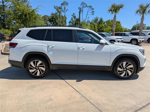Photo of 2024 Pure White Volkswagen Atlas