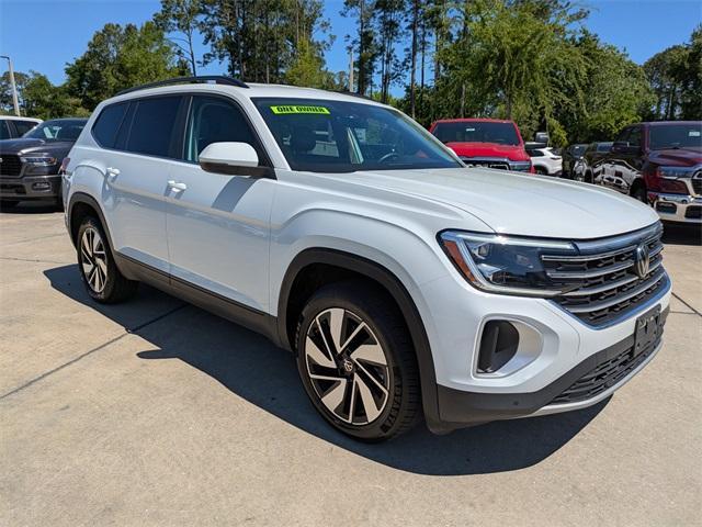 Photo of 2024 Pure White Volkswagen Atlas