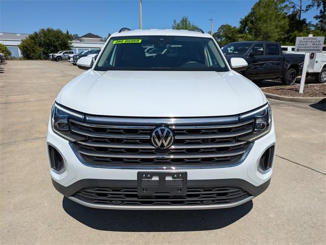 Photo of 2024 Pure White Volkswagen Atlas