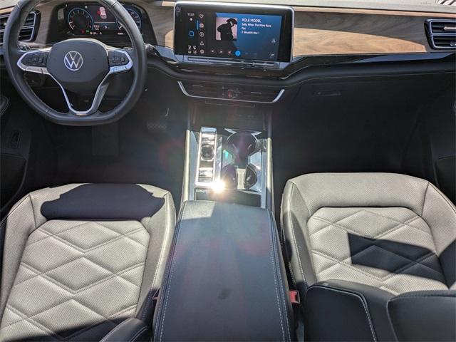 Photo of 2024 Pure White Volkswagen Atlas