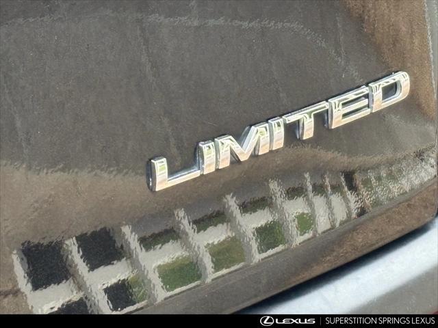 Photo of 2017 Diamond Black Crystal Pearlcoat Jeep Cherokee