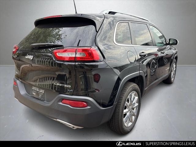 Photo of 2017 Diamond Black Crystal Pearlcoat Jeep Cherokee