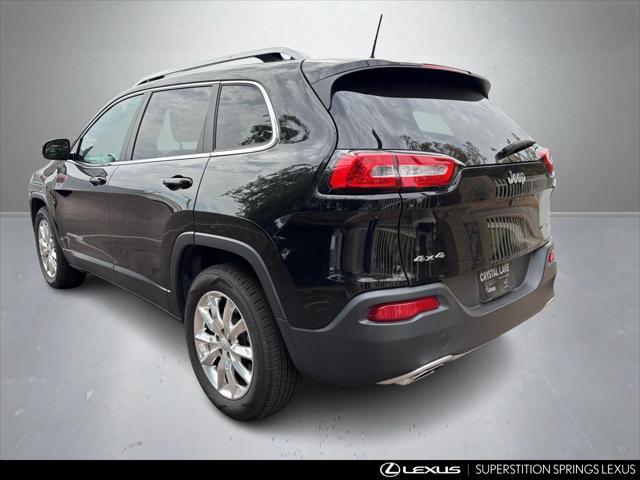 Photo of 2017 Diamond Black Crystal Pearlcoat Jeep Cherokee