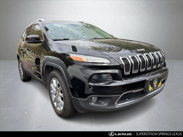 Photo of 2017 Diamond Black Crystal Pearlcoat Jeep Cherokee