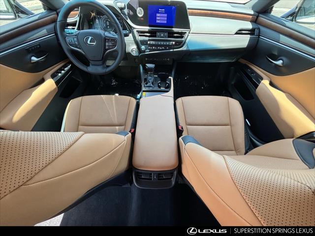 Photo of 2025 Eminent White Pearl Lexus ES 300h