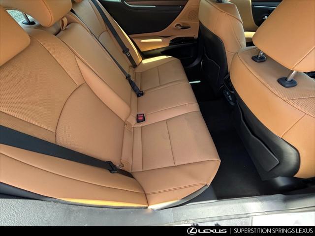 Photo of 2025 Eminent White Pearl Lexus ES 300h