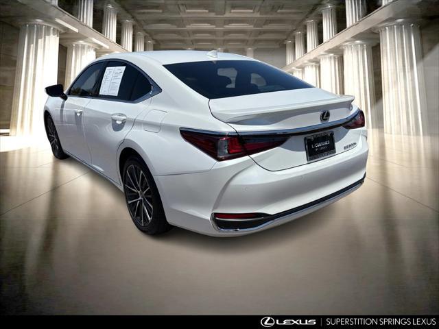 Photo of 2025 Eminent White Pearl Lexus ES 300h