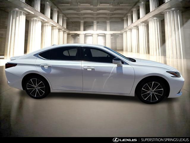 Photo of 2025 Eminent White Pearl Lexus ES 300h