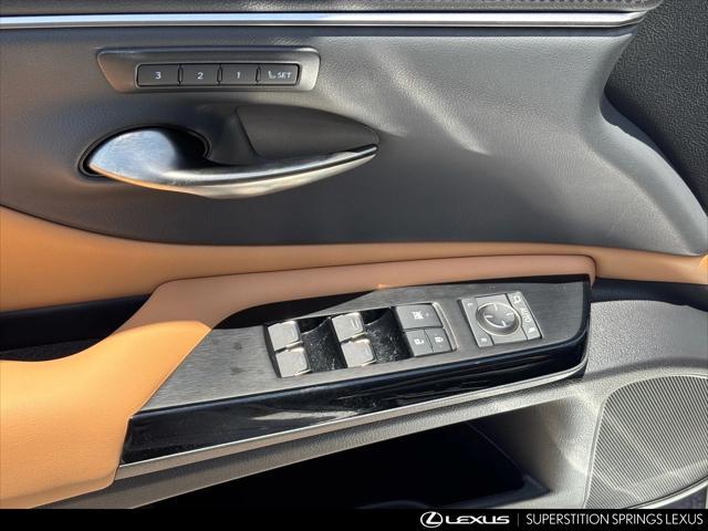 Photo of 2025 Eminent White Pearl Lexus ES 300h