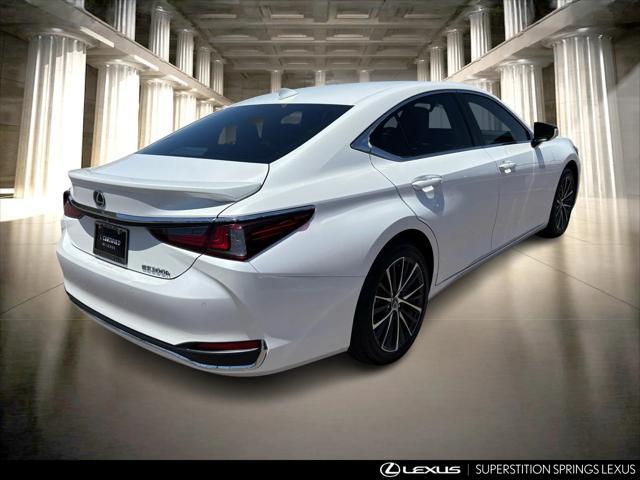 Photo of 2025 Eminent White Pearl Lexus ES 300h