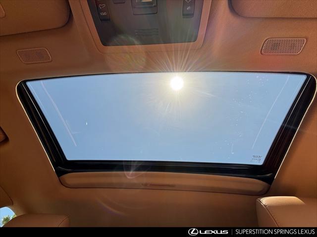 Photo of 2025 Eminent White Pearl Lexus ES 300h