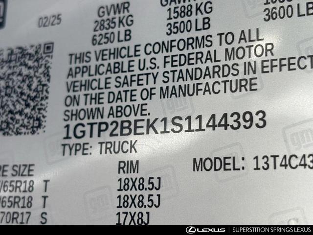 Photo of 2025 Summit White GMC Canyon