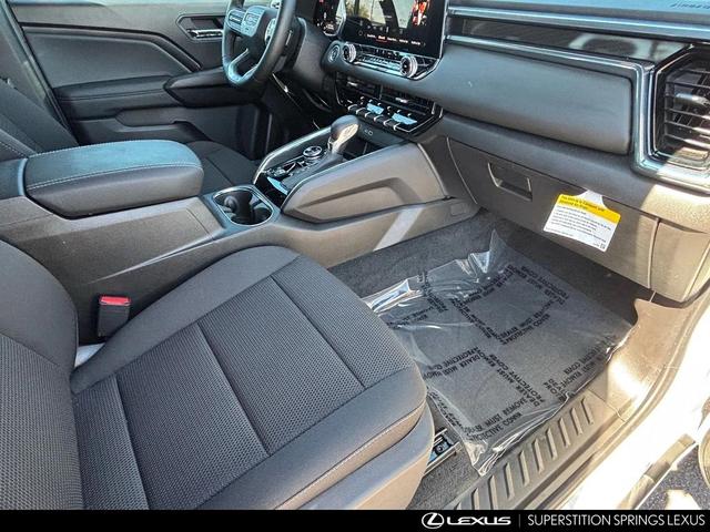 Photo of 2025 Summit White GMC Canyon