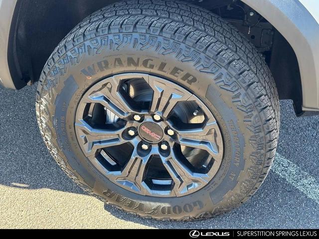 Photo of 2025 Summit White GMC Canyon