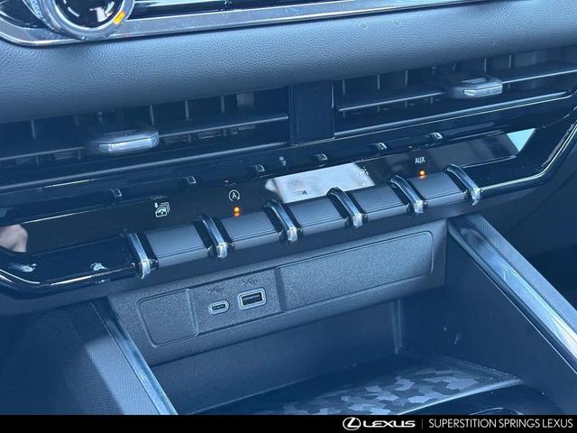 Photo of 2025 Summit White GMC Canyon