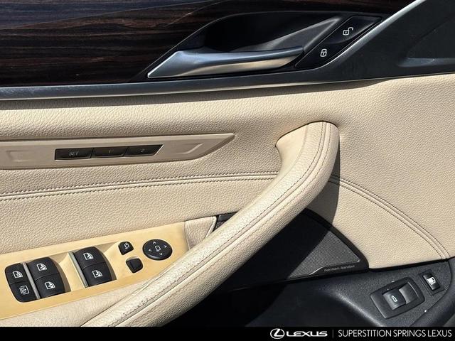 Photo of 2018 Alpine White BMW 530e