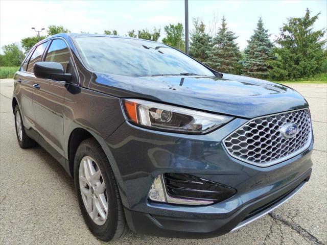 Photo of 2024 Blue Ford Edge