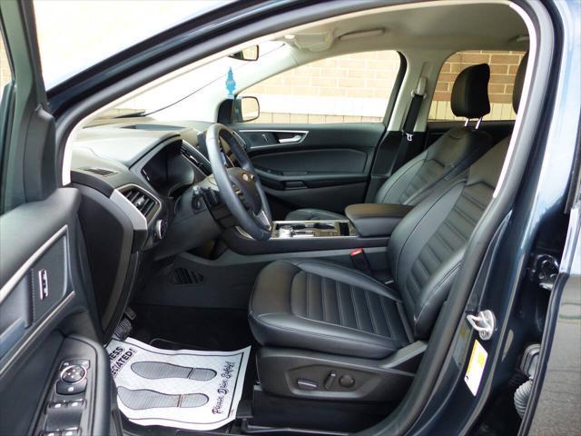 Photo of 2024 Blue Ford Edge