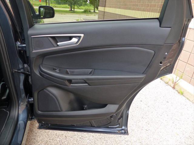 Photo of 2024 Blue Ford Edge