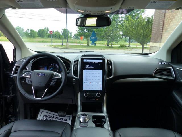 Photo of 2024 Blue Ford Edge