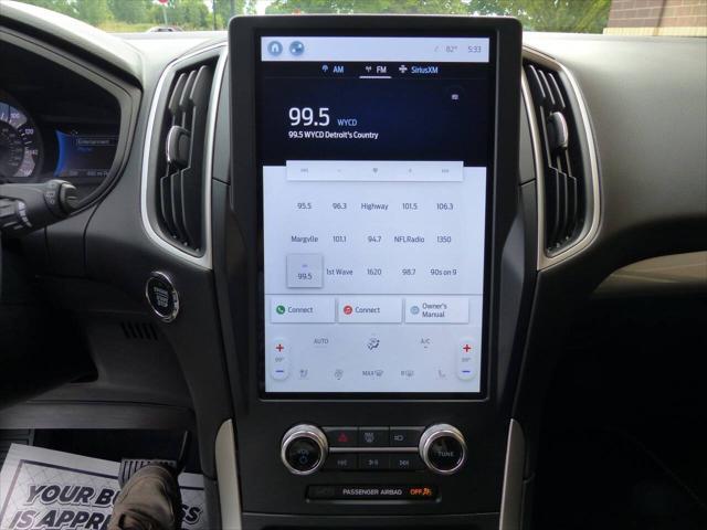 Photo of 2024 Blue Ford Edge