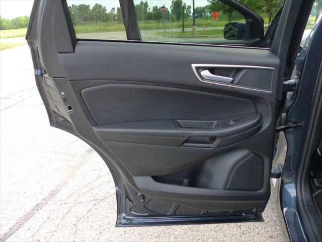 Photo of 2024 Blue Ford Edge
