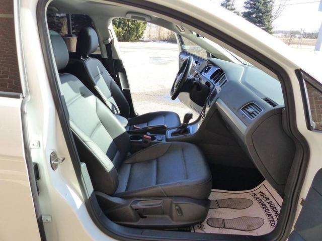 Photo of 2017 White Volkswagen Golf